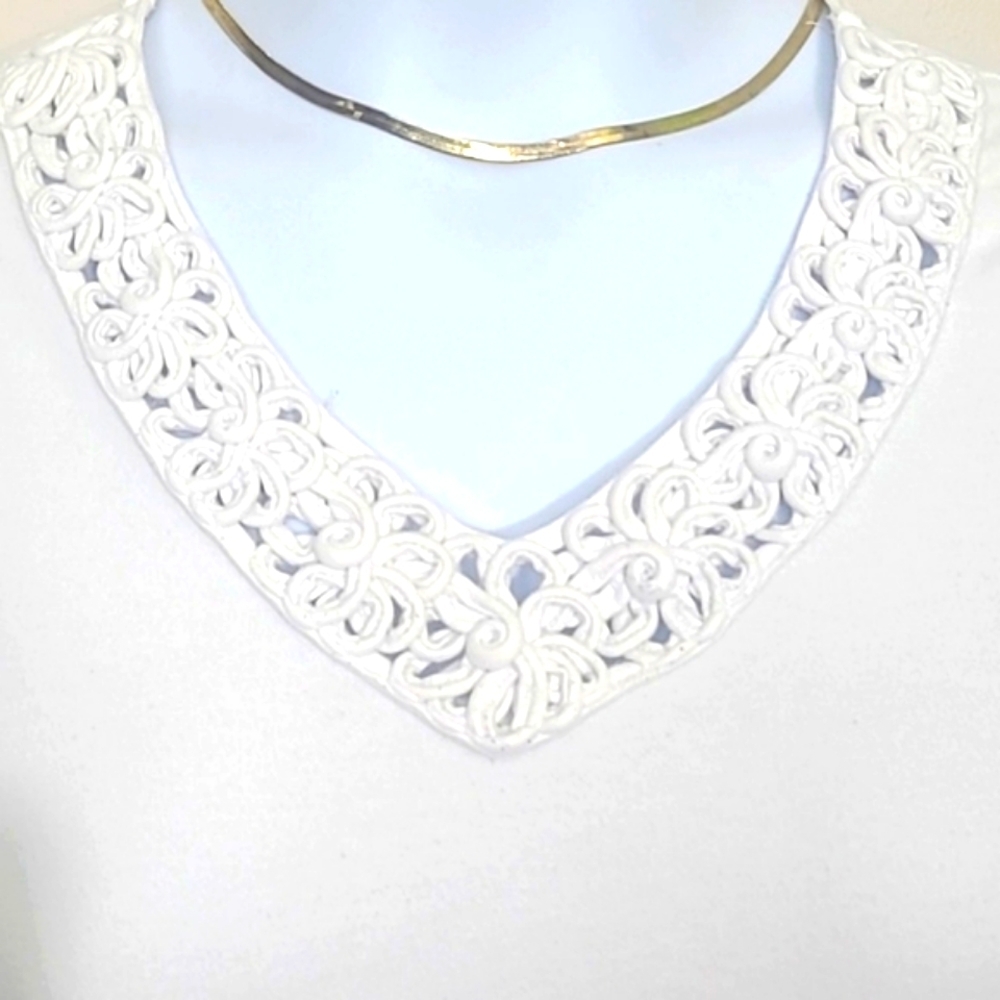 Tshirt short sleeve floral collar  stretch 85% Cotton blend cold shoulder Small